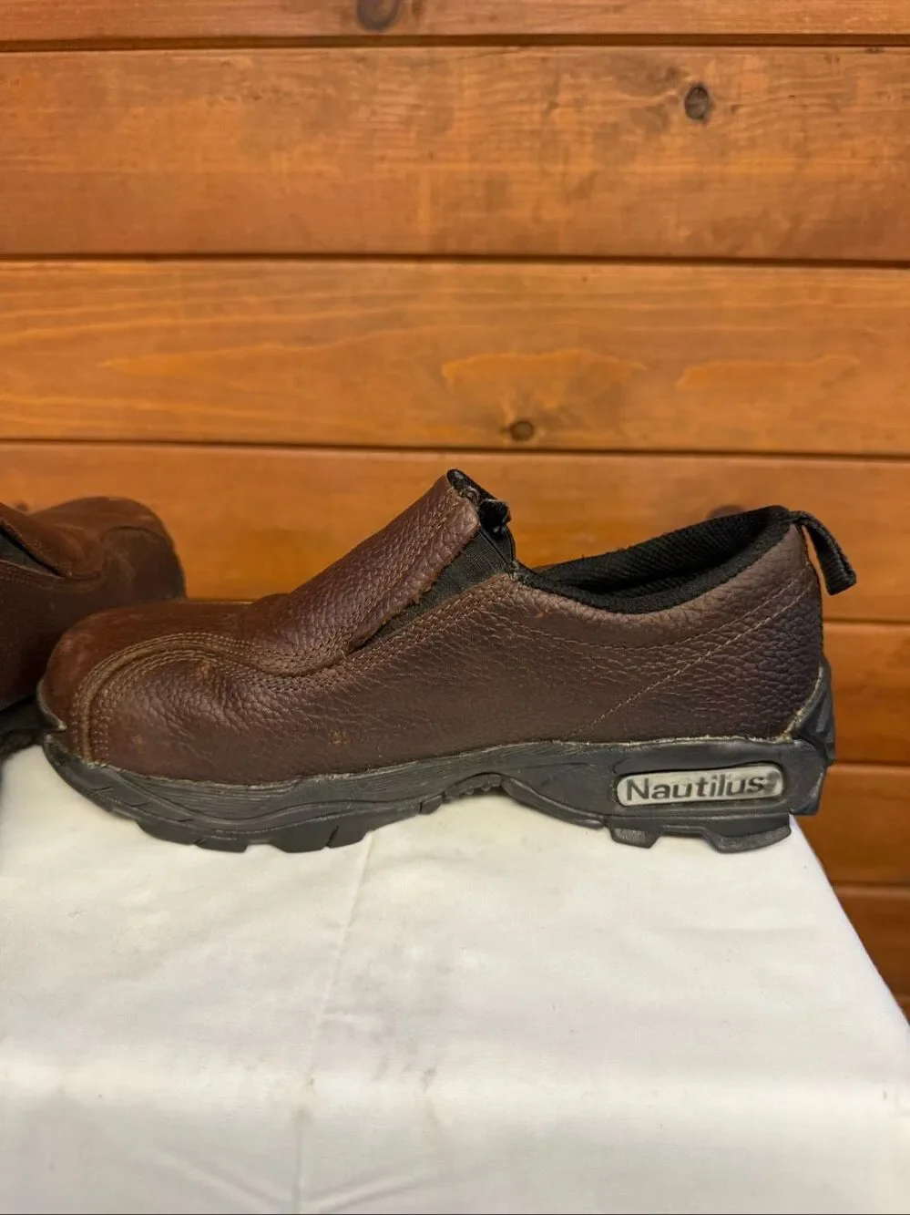 Nautilus women's brown, full-grain water-resistant leather slip-on work shoe Sz